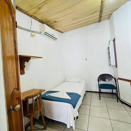 Hostal Darwin Пуэрто-Айора Экстерьер фото