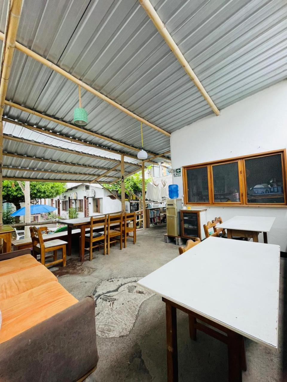 Hostal Darwin Пуэрто-Айора Экстерьер фото